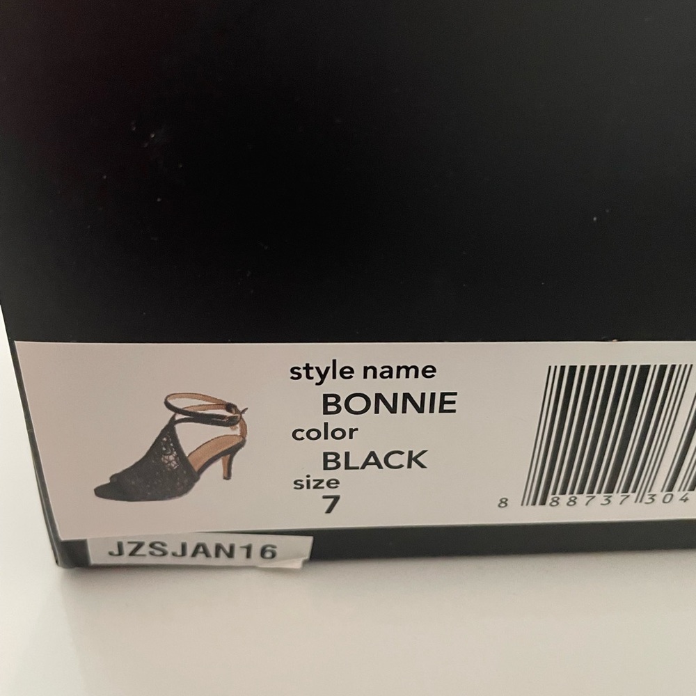 BLACK Lace Heels - size 7 - Picture 3 of 6